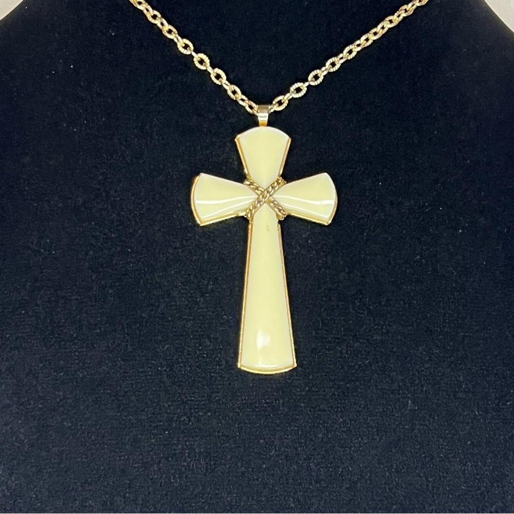 Vintage Avon Cross Pendant Necklace